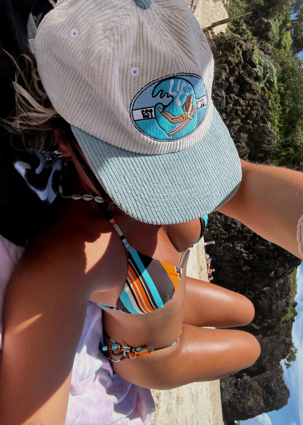 Lies Staple Hat
