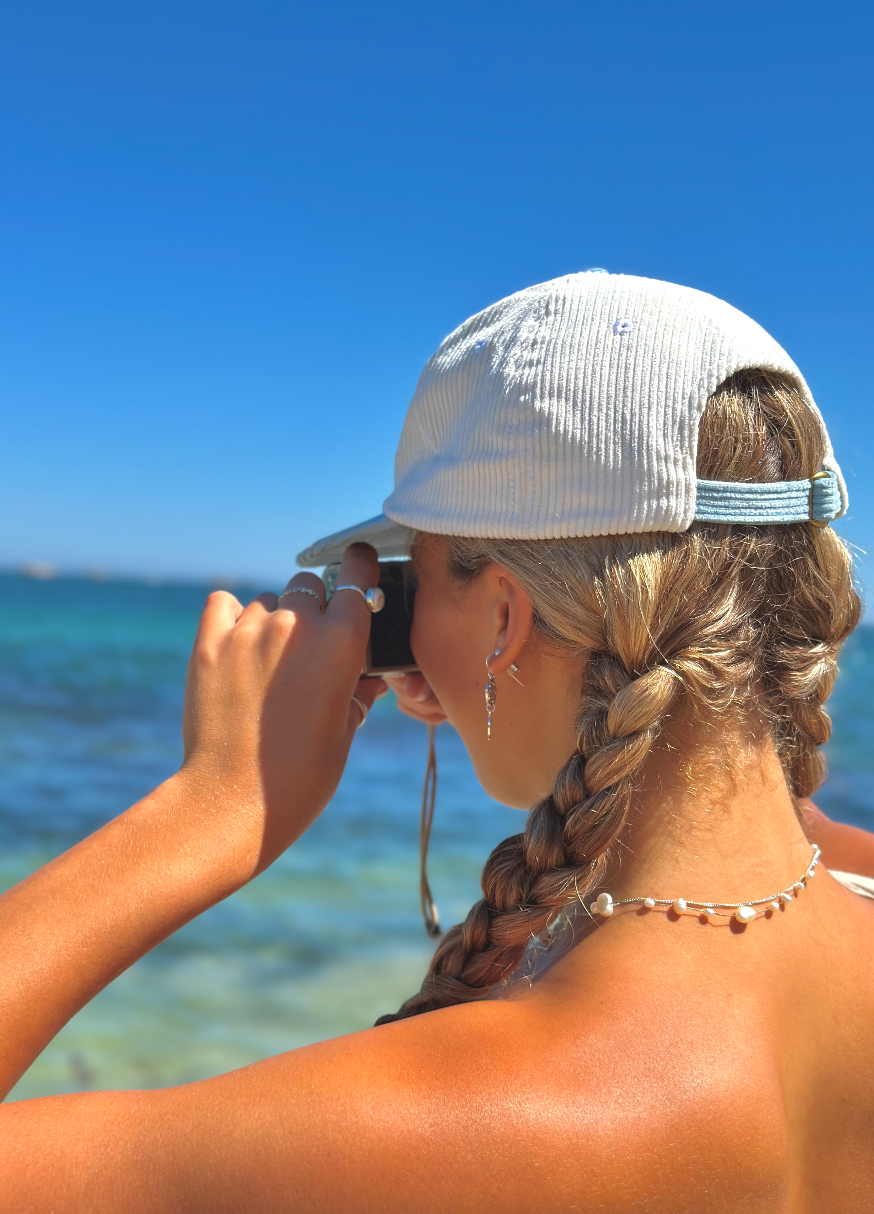 Lies Staple Hat