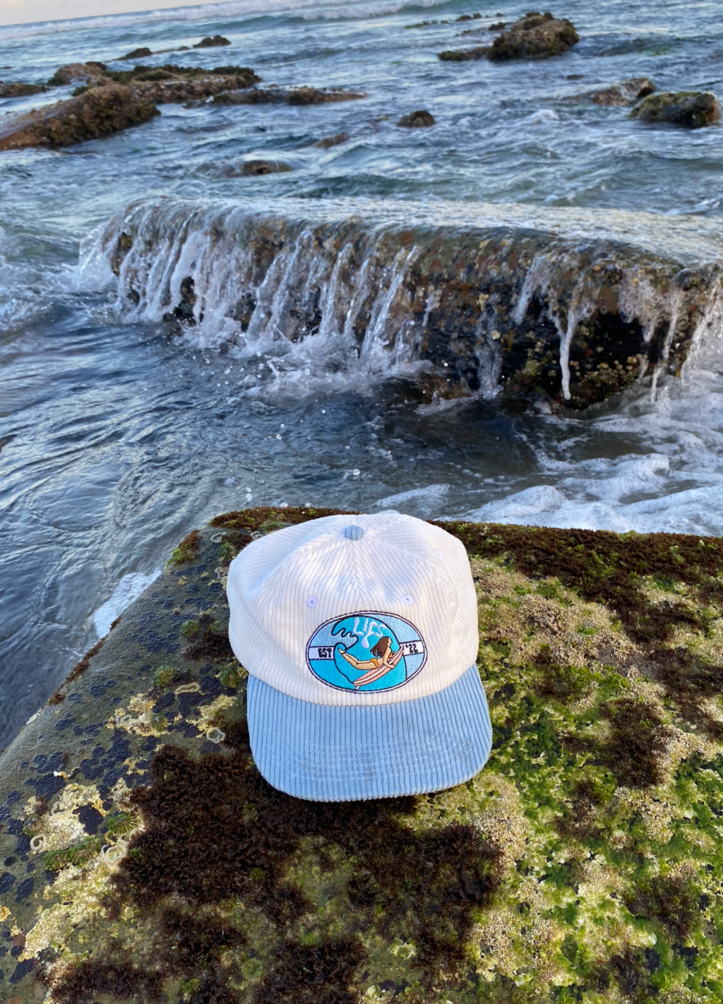 Lies Staple Hat